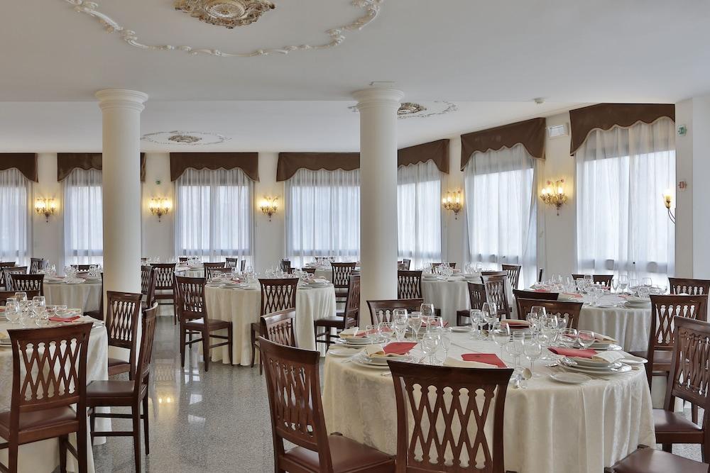 Hotel Windsor Savoia Assisi Bagian luar foto