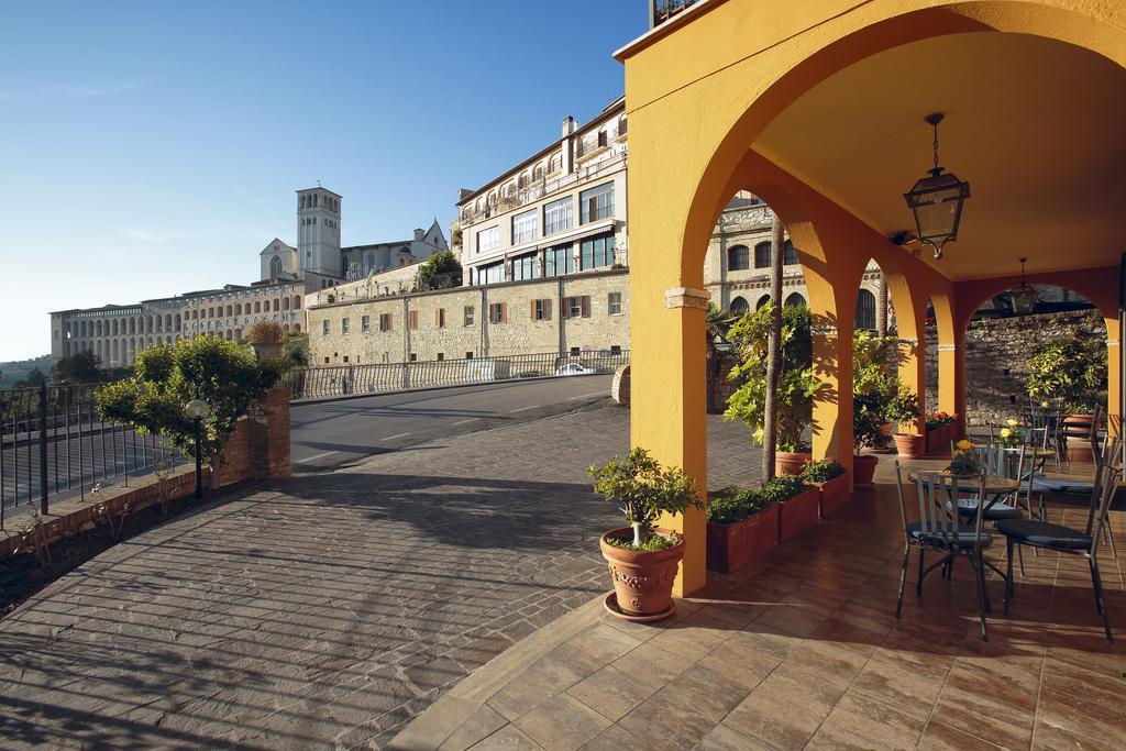 Hotel Windsor Savoia Assisi Bagian luar foto