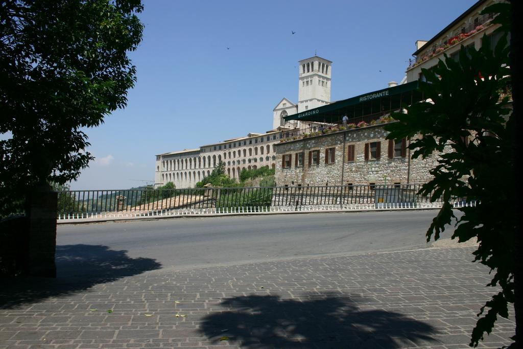 Hotel Windsor Savoia Assisi Bagian luar foto